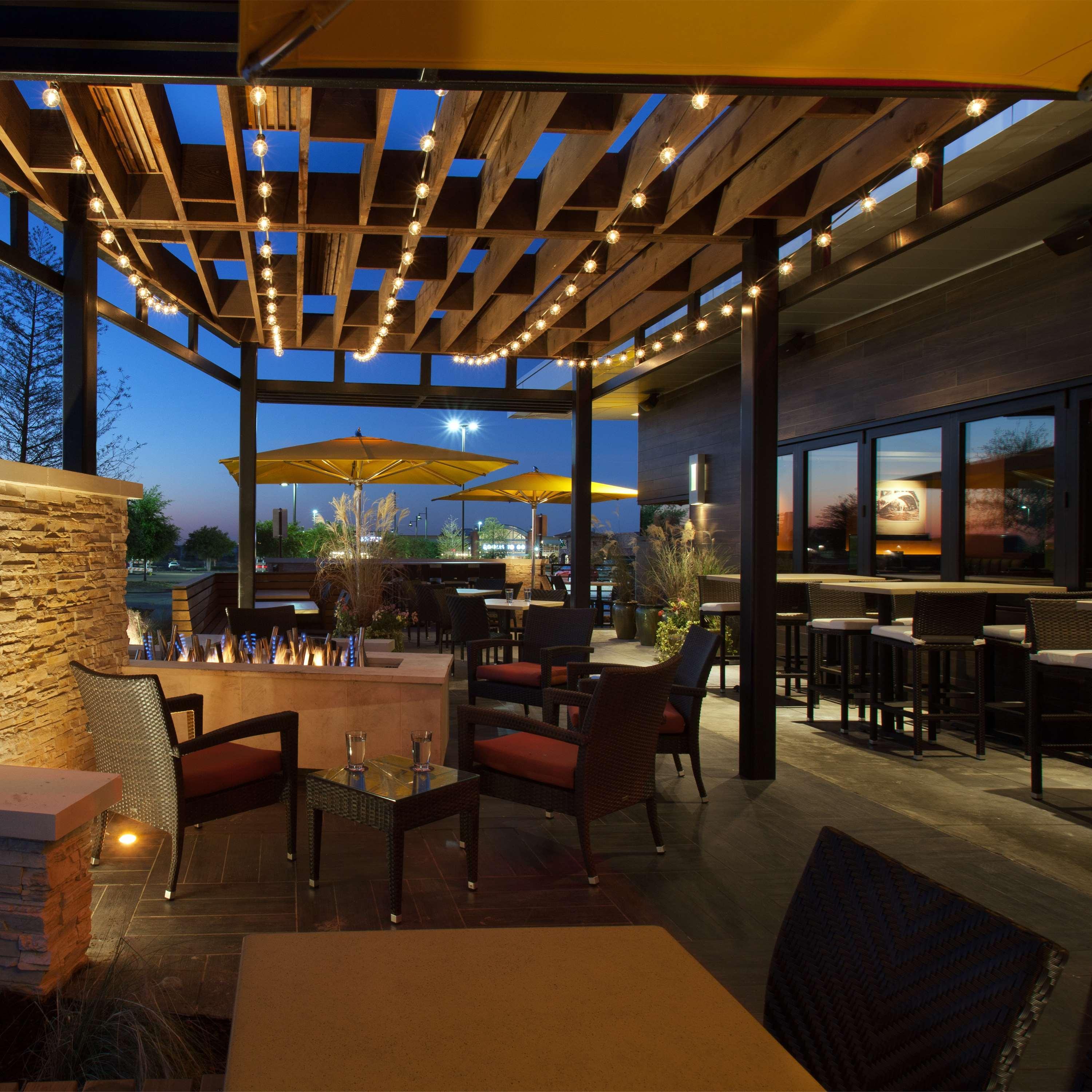 Embassy Suites By Hilton Denton Convention Center Exterior foto