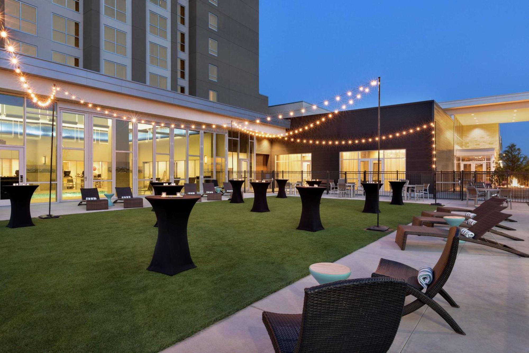 Embassy Suites By Hilton Denton Convention Center Exterior foto